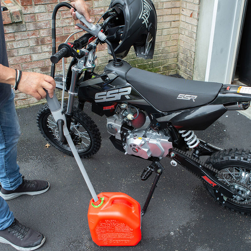 DEWAY Automatic Battery Powered Liquid Fuel Transfer Pump with Nozzle image number 8